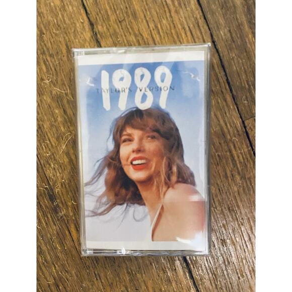 SHIPS IN 24 HRS Taylor Swift 1989 (Taylor’s Version) Cassette Aquamarine SEALED - Picture 2 of 3